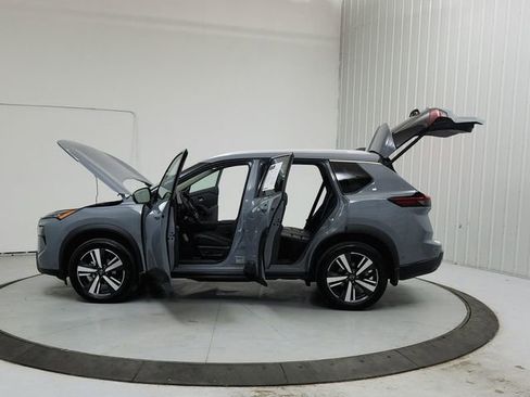 Used 2024 Nissan Rogue SL w/ SL Premium Package image 12