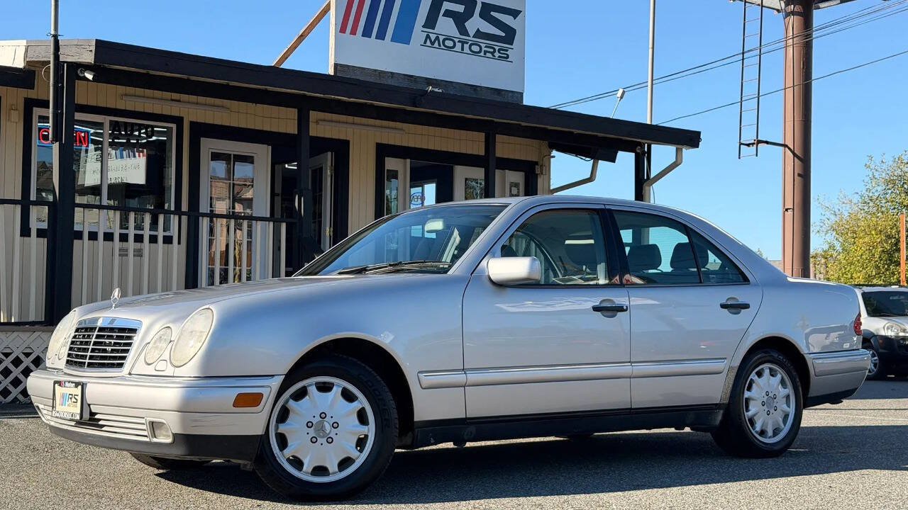 Used 1999 Mercedes-Benz E 320 4MATIC Sedan image 1