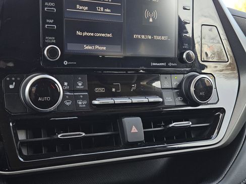 Used 2021 Toyota Highlander XLE image 23