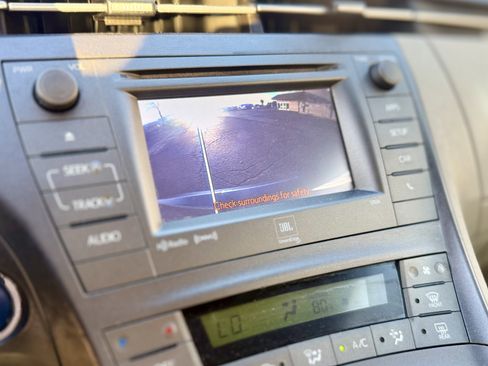 Used 2015 Toyota Prius Five FWD image 27