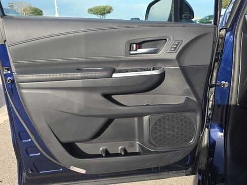 Used 2025 Toyota Sienna Limited image 28