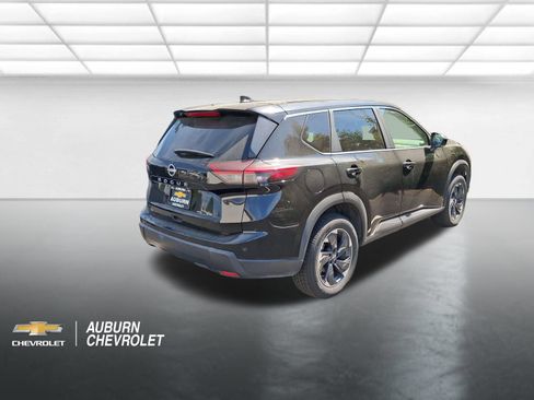 Used 2025 Nissan Rogue SV FWD image 3