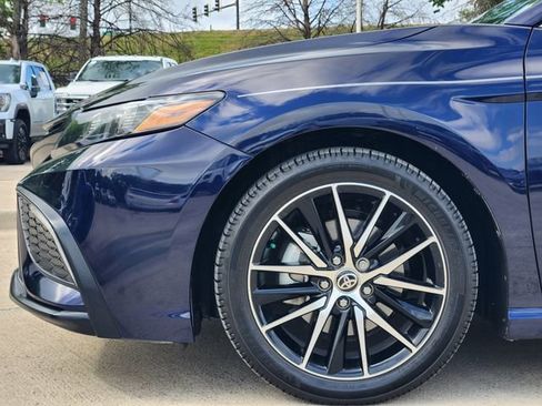 Used 2022 Toyota Camry SE image 7