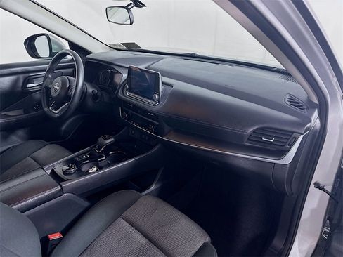 Used 2024 Nissan Rogue SV image 31