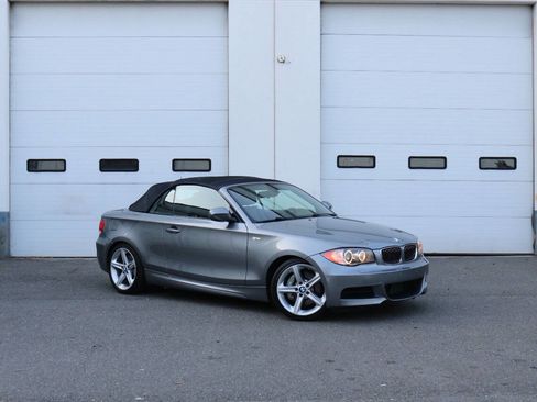 Used 2011 BMW 135i Convertible image 2