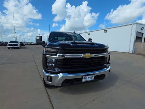 Used 2024 Chevrolet Silverado 2500 LT w/ Texas Edition AWD/4WD image 3