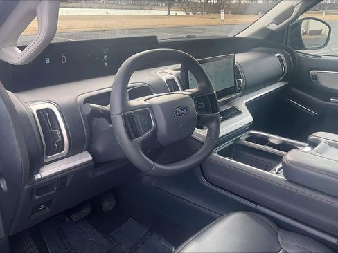 Used 2025 Ford Expedition Active image 15