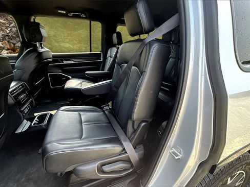 Used 2024 Jeep Wagoneer Series III image 24