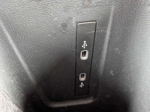 Certified 2025 Volkswagen Tiguan SE FWD image 23