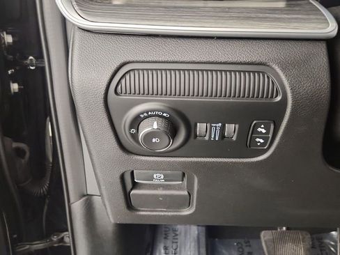 Used 2023 Jeep Wagoneer Series II AWD/4WD image 28