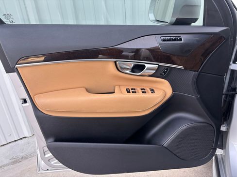 Used 2019 Volvo XC90 T6 Momentum image 12