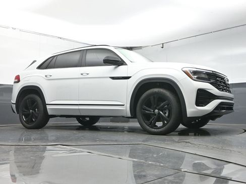 New 2026 Volkswagen Atlas Cross Sport SEL R-Line image 40