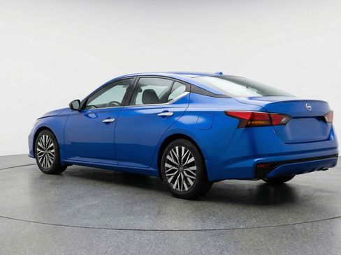 Used 2025 Nissan Altima 2.5 SV image 6