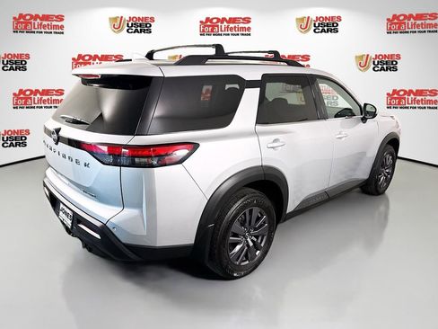 Certified 2023 Nissan Pathfinder SV w/ SV Premium Package AWD/4WD image 16
