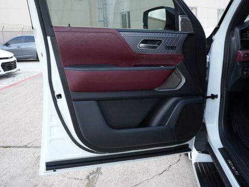 New 2026 INFINITI QX80 Autograph image 18