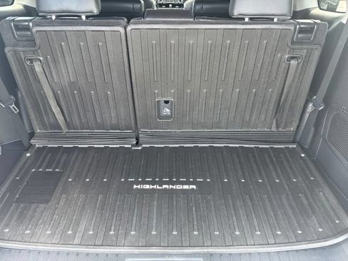 Used 2023 Toyota Highlander XLE AWD/4WD image 37