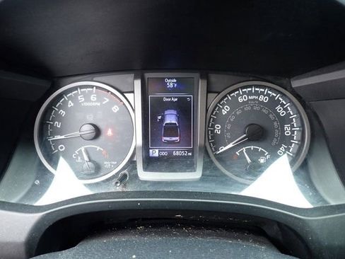 Used 2017 Toyota Tacoma TRD Off-Road w/ Premium & Technology Package image 14