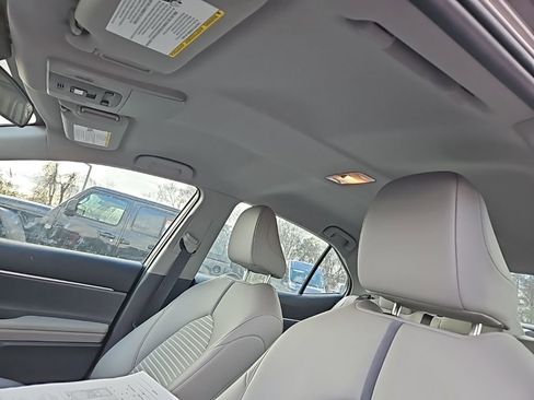 Used 2024 Toyota Camry SE image 16