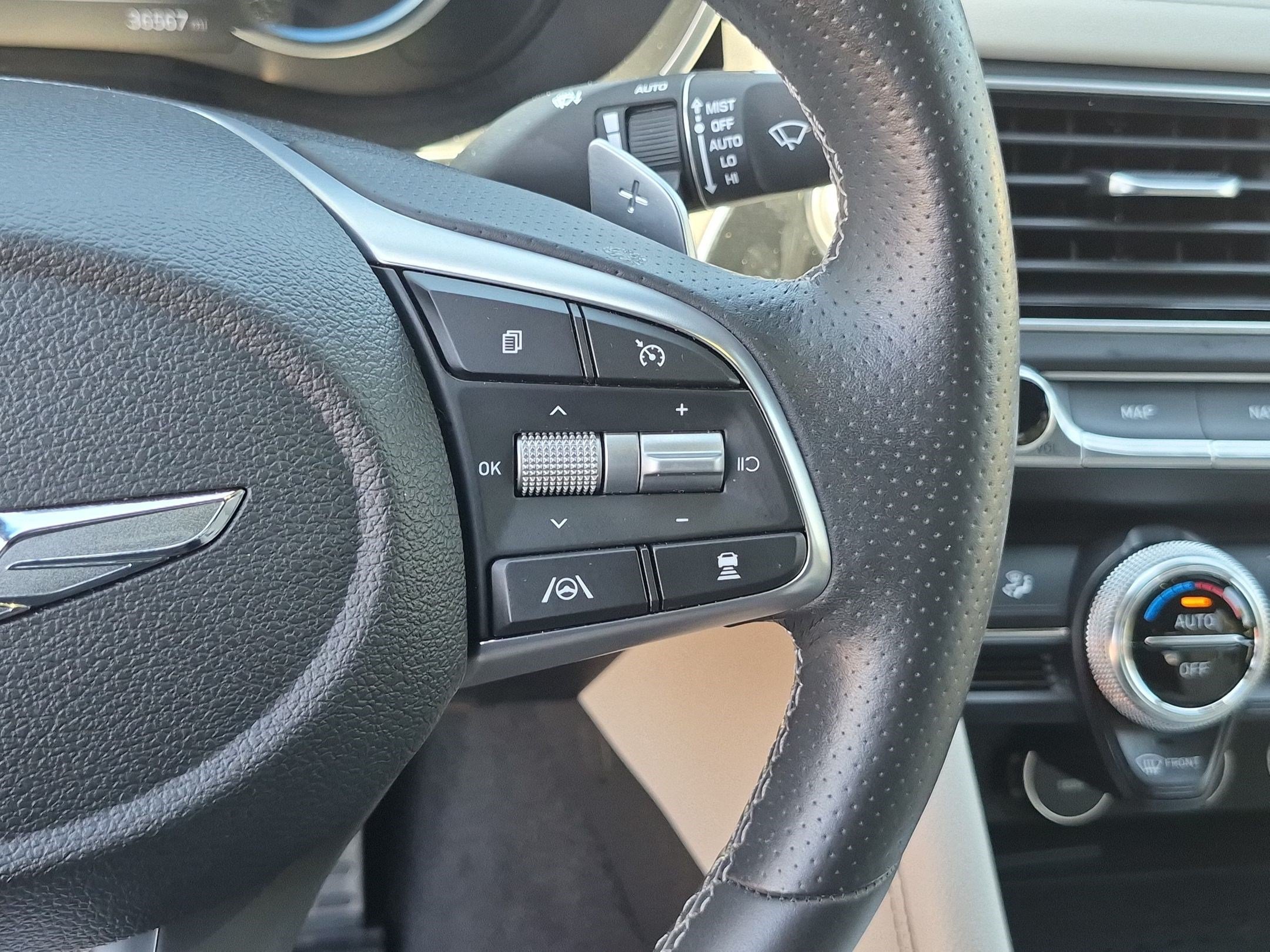 Used 2023 Genesis G70 2.0T image 20