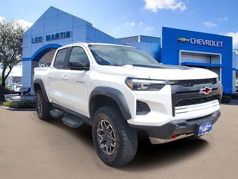 Used 2024 Chevrolet Colorado ZR2 w/ ZR2 Convenience Package III image 2