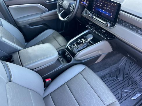 Used 2025 Chevrolet Colorado ZR2 w/ Technology Package AWD/4WD image 15