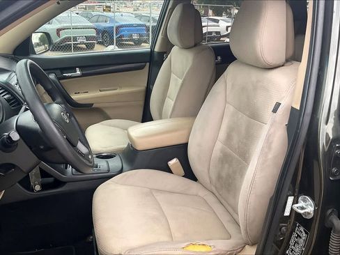Used 2011 Kia Sorento LX image 11