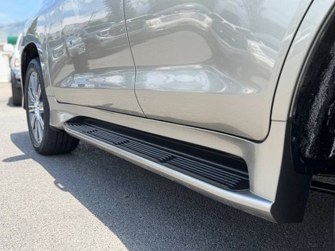 Used 2017 Lexus LX 570 4WD w/ Luxury Package image 15
