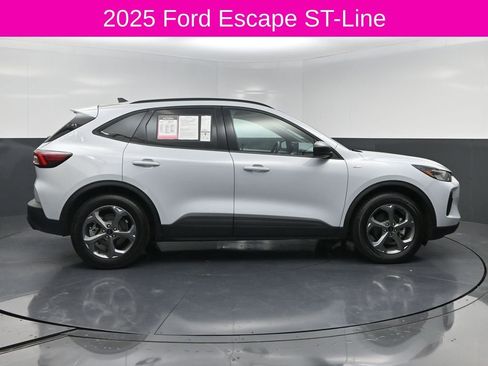 Used 2025 Ford Escape ST-Line FWD image 4
