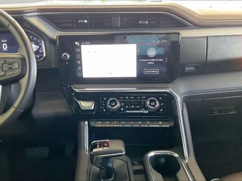 Used 2024 GMC Sierra 1500 Denali w/ Technology Package AWD/4WD image 9