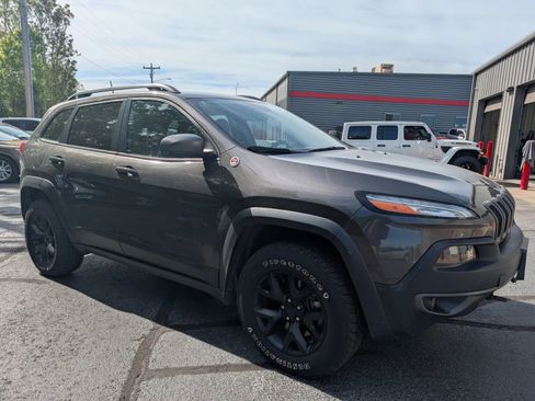 Used 2018 Jeep Cherokee Trailhawk w/ Trailer Tow Group image 5