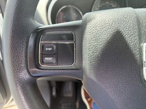 Used 2013 Dodge Avenger SE FWD image 6