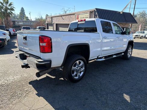 Used 2019 GMC Sierra 2500 SLT w/ Duramax Plus Package AWD/4WD image 9