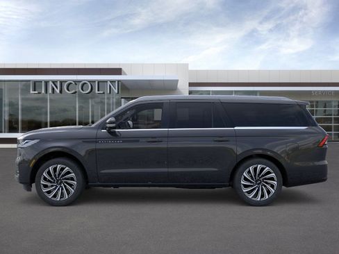 New 2026 Lincoln Navigator L Black Label AWD/4WD image 3