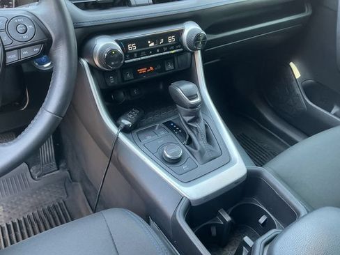 Used 2022 Toyota RAV4 SE w/ Convenience Package AWD/4WD image 18