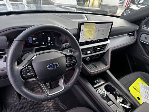 Used 2025 Ford Explorer ST-Line w/ Premium Package image 5