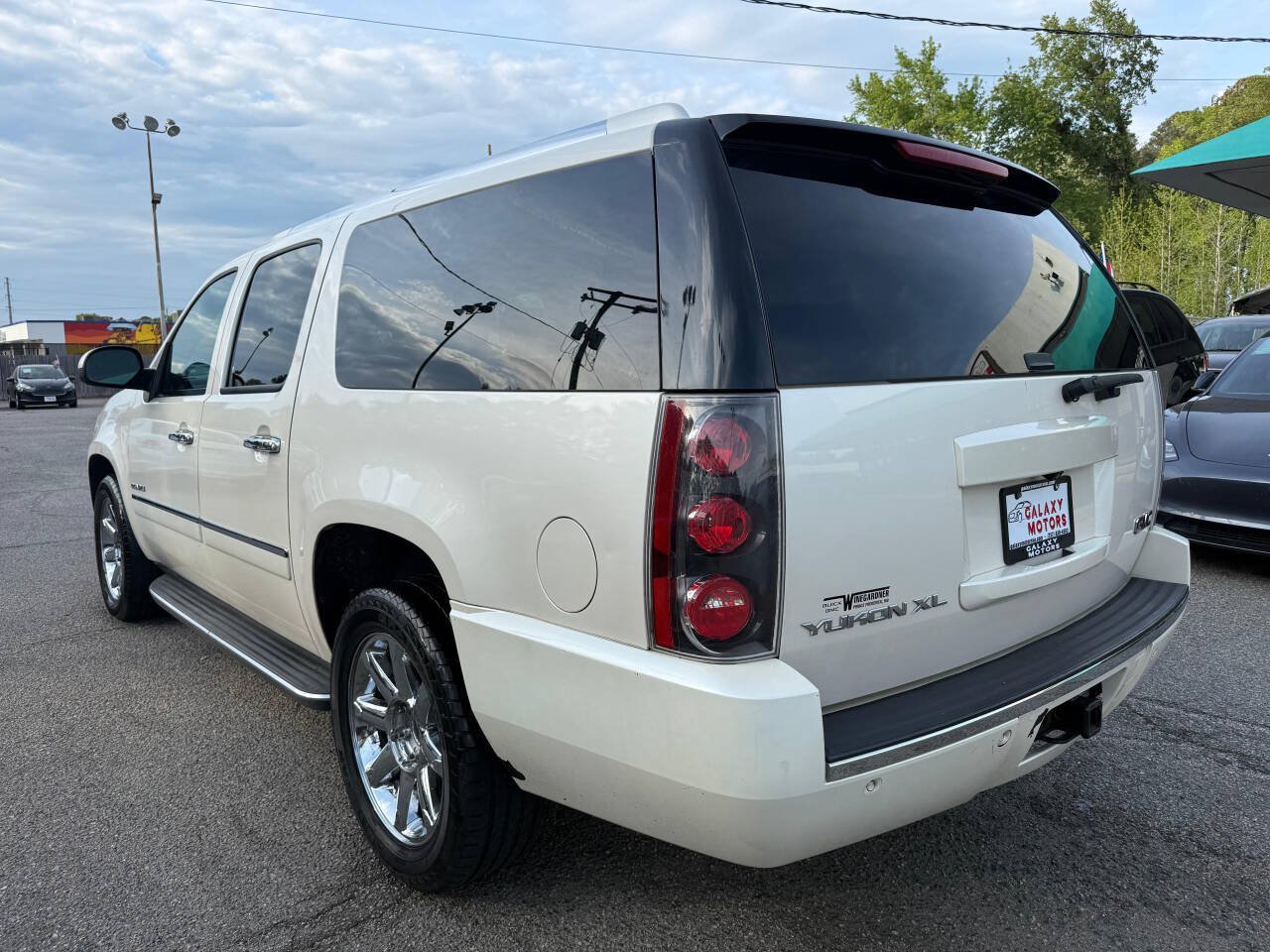 Used 2013 GMC Yukon XL Denali AWD/4WD image 5
