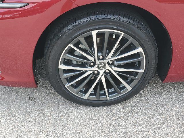 Used 2024 Lexus ES 350 w/ Premium Package FWD image 11