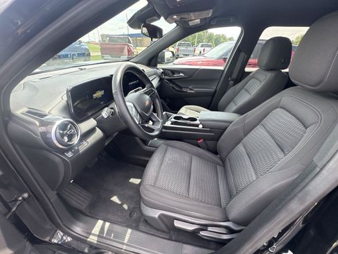 Used 2025 Chevrolet Equinox LT FWD image 7