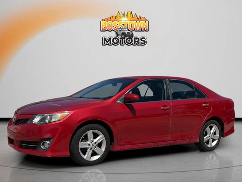 Used 2012 Toyota Camry SE FWD image 2