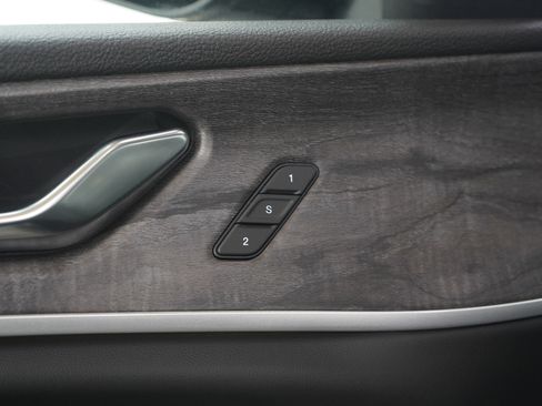 Used 2025 Jeep Grand Cherokee Limited w/ Black Appearance Package image 23