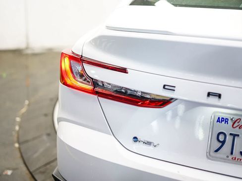 Used 2025 Toyota Camry SE image 10