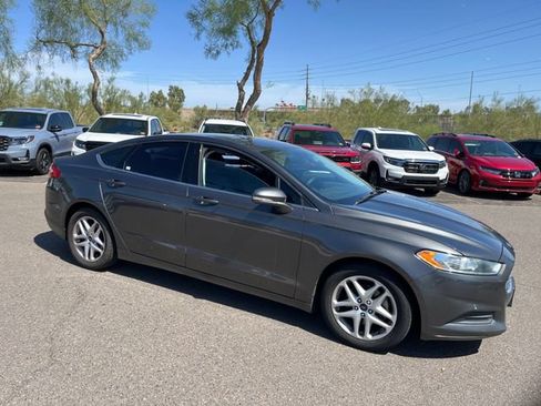 Used 2016 Ford Fusion SE FWD image 6