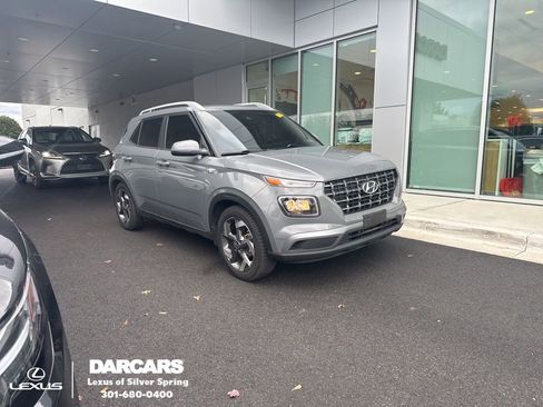 Used 2021 Hyundai Venue SEL image 1