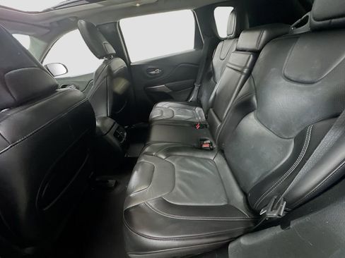 Used 2019 Jeep Cherokee Limited FWD image 25