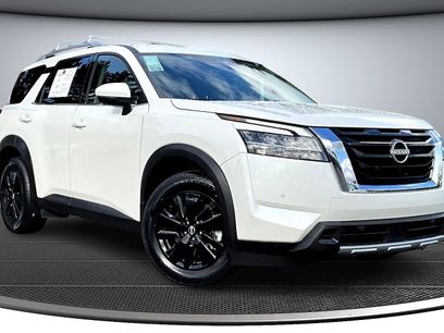 Used 2023 Nissan Pathfinder SL