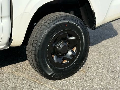 Used 2019 Toyota Tacoma SR w/ SR Convenience Package image 10