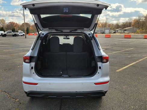 Used 2022 Mitsubishi Outlander ES image 11