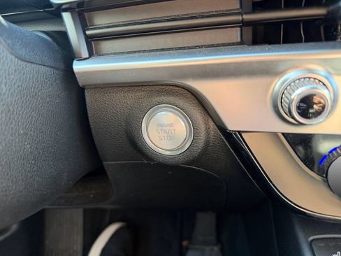 Used 2025 Kia Telluride S AWD/4WD image 19