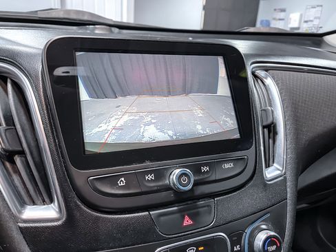 Used 2018 Chevrolet Malibu LT image 31