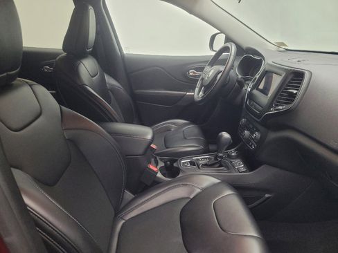 Used 2019 Jeep Cherokee Latitude Plus w/ Cold Weather Group AWD/4WD image 21